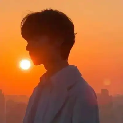 仰映容